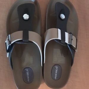 Andre sandals